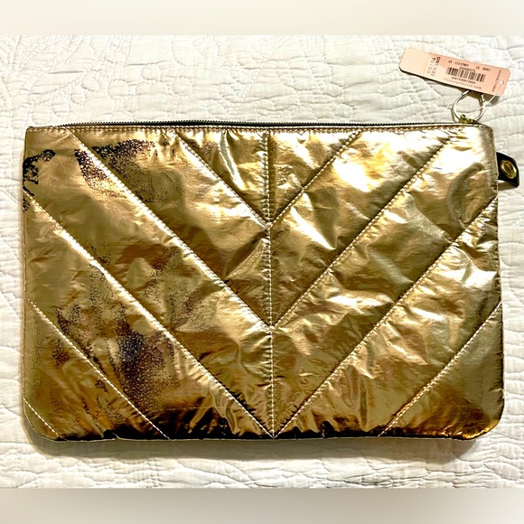 VICTORA SECRET Glam gold quilted foil pouch/cosmetic bag size 11x7 NWT - Picture 3 of 5